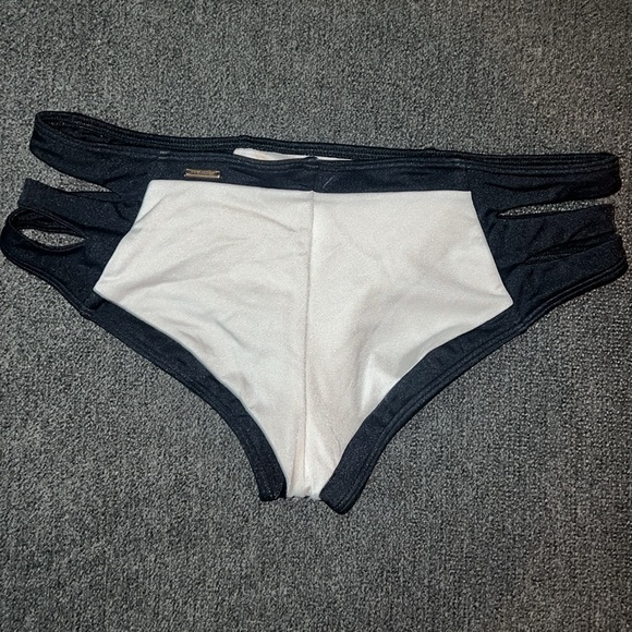 Victoria’s Secret bathing suit bottoms - Picture 2 of 3